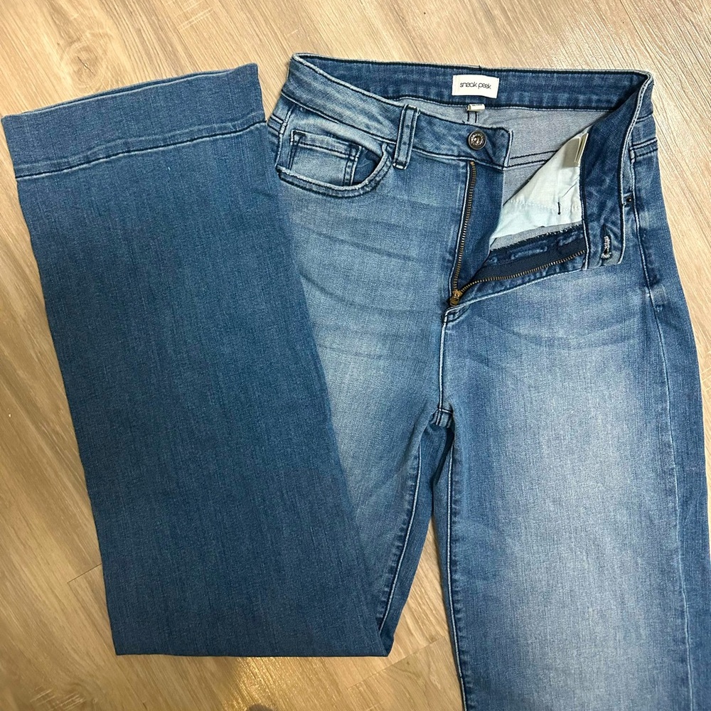 SNEAK PEEK Long Jeans - Size 3/W26 34-36 Long
Can also fit a 27